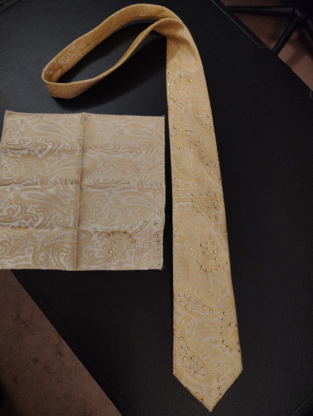 New Yellow Paisley Tie W/Matching Pocket Square And Czech Preciosa Rhinestones